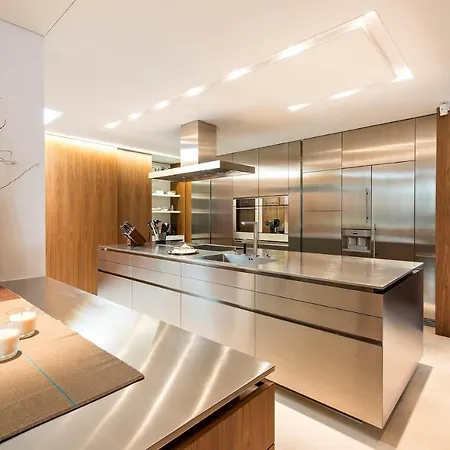 Centrale With Picturesque Lake Views