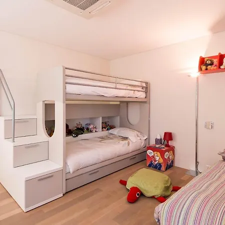 Centrale With Picturesque Lake Views Holiday home