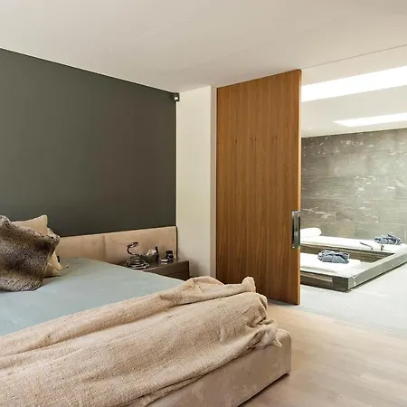 Centrale With Picturesque Lake Views Holiday home