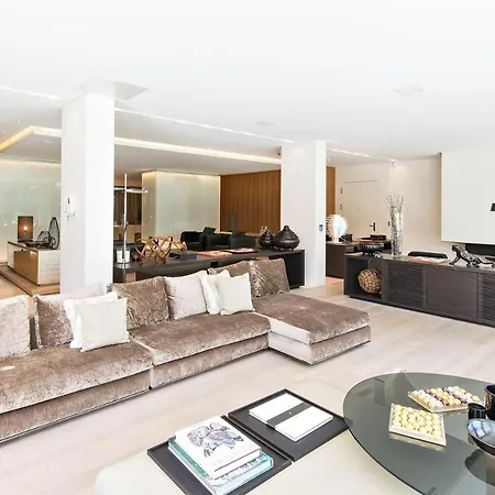Centrale With Picturesque Lake Views * St. Moritz